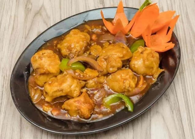 Sliced Chicken In Choice of Sauce (Chilly Oyster / Hot Garlic Devil's)